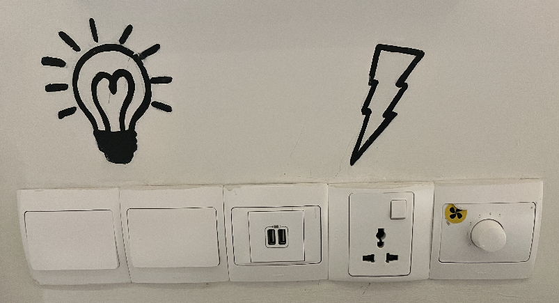 スカイワールドホテル_枕元のスイッチ・電源